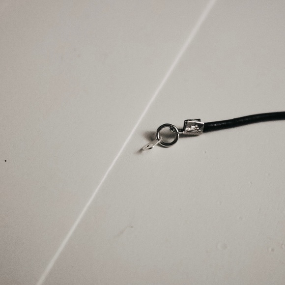 Single Pearl Knot Chocker - Picture 4 of 4